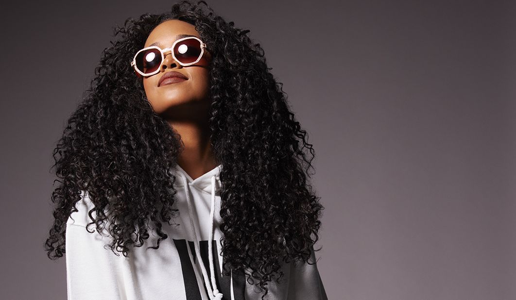 L'Oreal Paris mengumumkan global ambassador barunya, yakni H.E.R, seorang penyanyi muda yang menginspirasi perempuan lewat musiknya.
