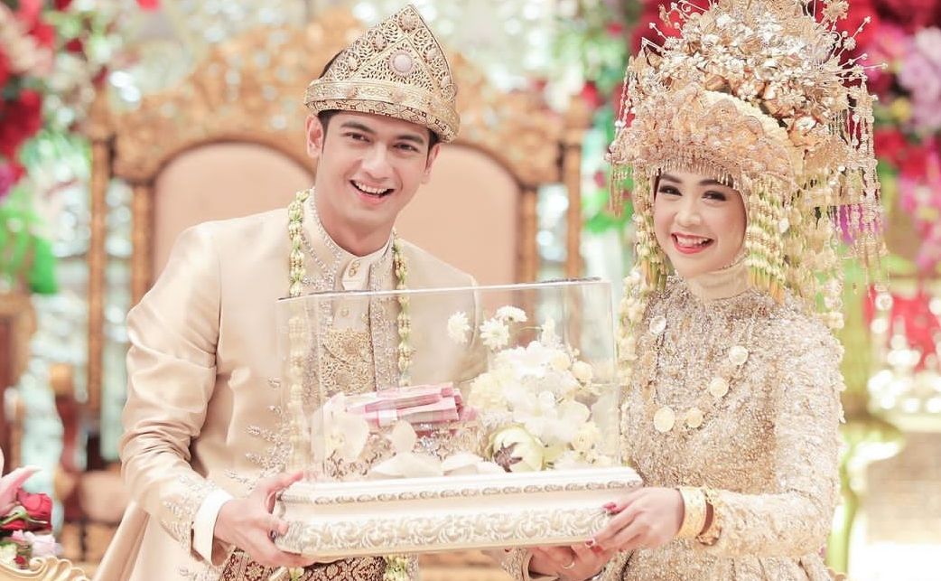 PARAPUAN telah merangkum tiga berita terpopuler dari kanal Trending Topic. Ada kabar dari pernikahan Ria Ricis hingga potret anak ketiga Denny Cagur.