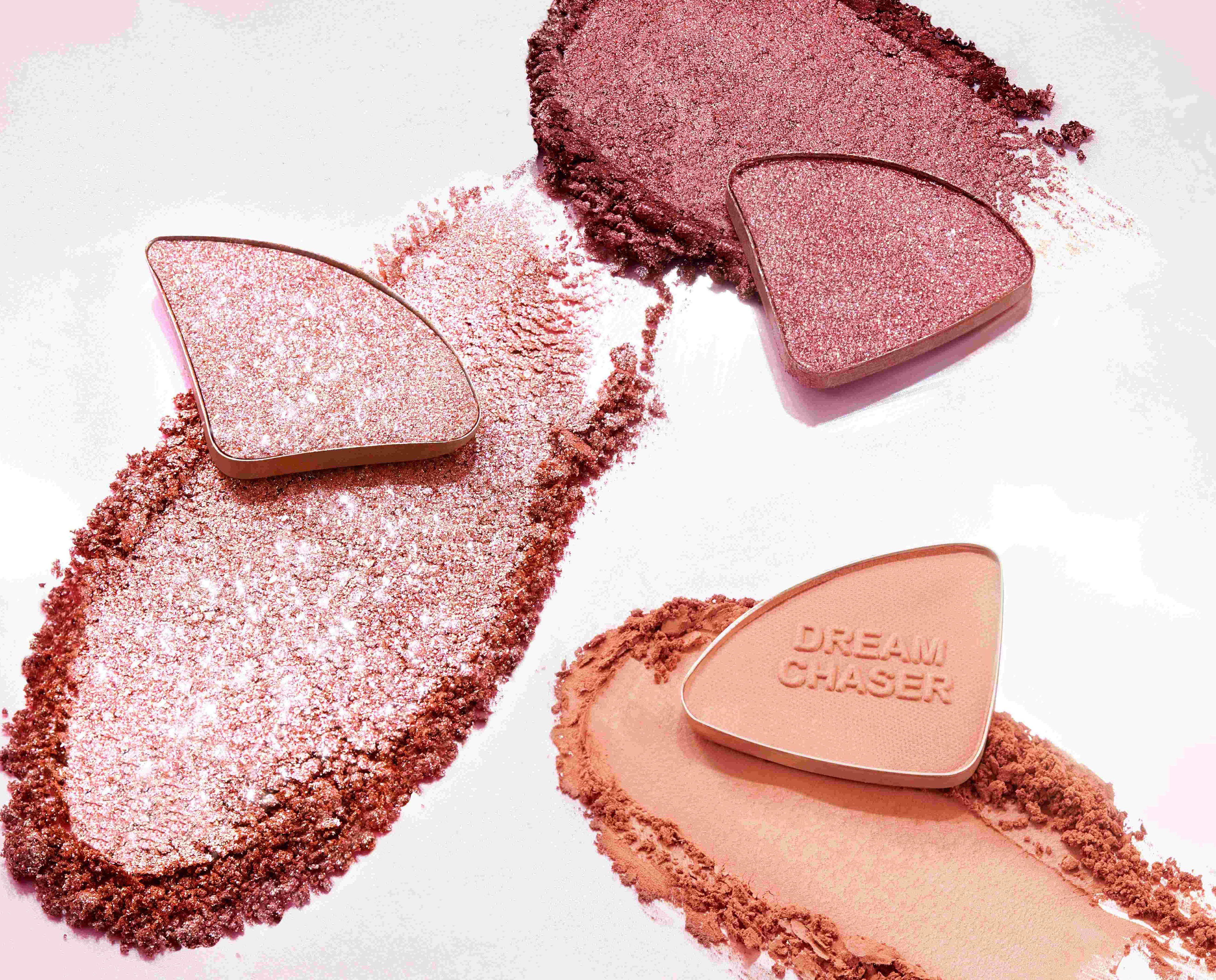Berikut ini rekomendasi eyeshadow Dream Chaser Quad Eyeshadow dari barenbliss yang cocok untuk pemula, simak selengkapnya.