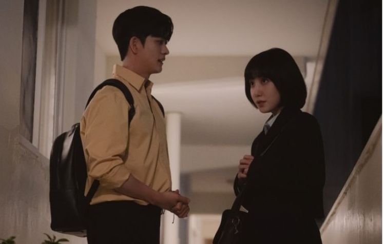 Lee Jun Ho sempat disindir teman soal perasaannya ke Woo Young Woo di Extraordinary Attorney Woo. Ini bedanya rasa iba dan cinta!