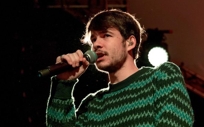 Penyanyi Rex Orange County didakwa atas tuduhan tindak kekerasan seksual yang dilakukan sebanyak 6 kali. Simak penjelasannya lebih lanjut!