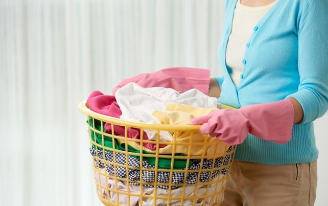 Melatih anak tidak menggunakan pampers membuatnya lebih mudah ngompol.
Lantas bagaimana menghilangkan bau pesing di pakaian anak?