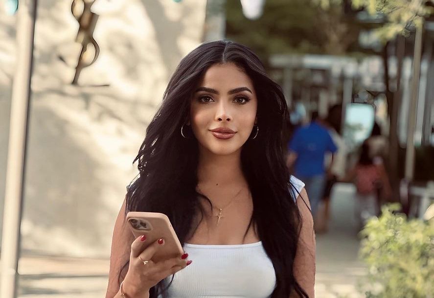 Dari kasus pembunuhan Miss Ecuador, Landy Parraga, kita perlu tahu bahayanya posting lokasi secara real time di media sosial bagi perempuan.