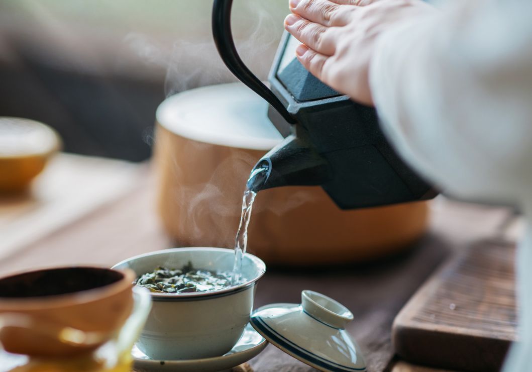 Meski terlihat sederhana, tapi menyeduh teh tak mudah karena dapat memengaruhi aroma dan rasanya. Berikut 3 tipsnya!
