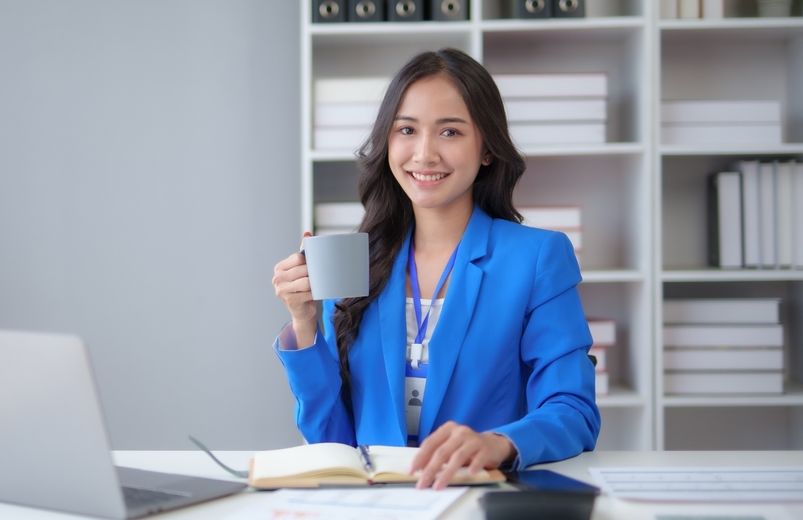 Beberapa lowongan kerja gaji tinggi untuk perempuan ini tidak membutuhkan latar belakang pendidikan sarjana, lho. Apa saja?