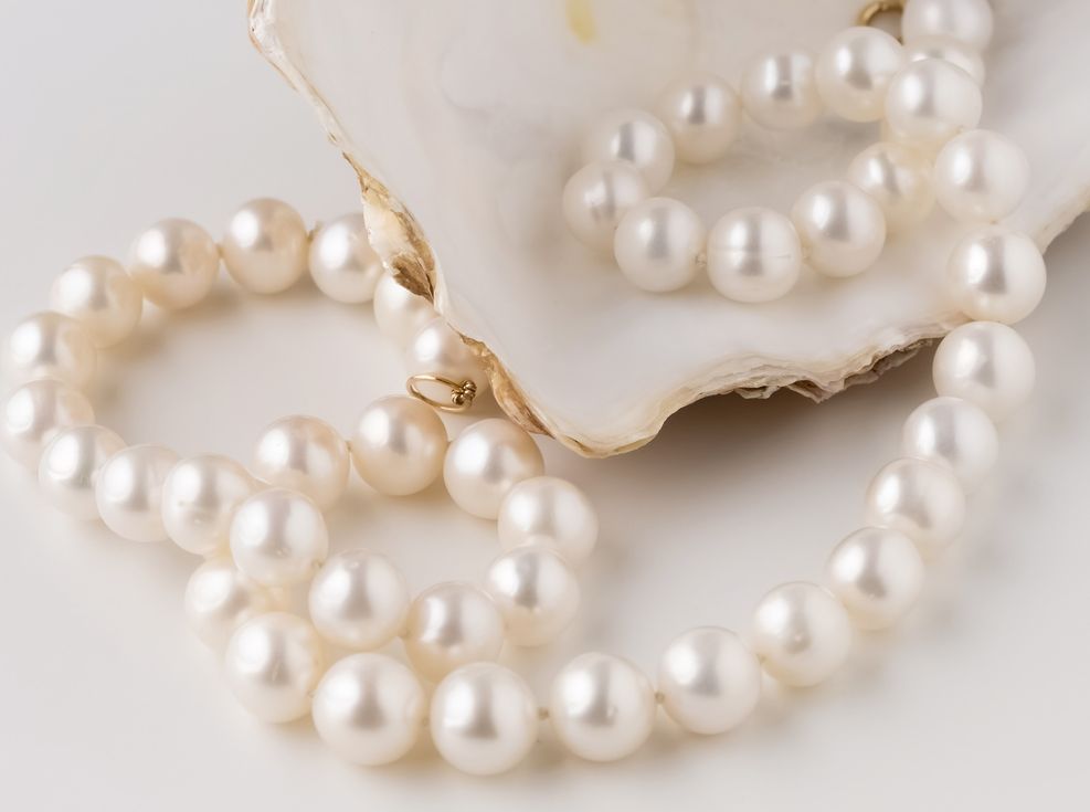 Berikut ini tips memakai mutiara untuk berbagai acara agar tampil stylish, simak ulasan selengkapnya.