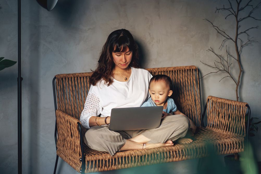 Menjadi ibu berdaya memang penuh tantangan. Begini cara mudah menjadi ibu berdaya, ternyata dimulai dari mengenali diri sendiri!