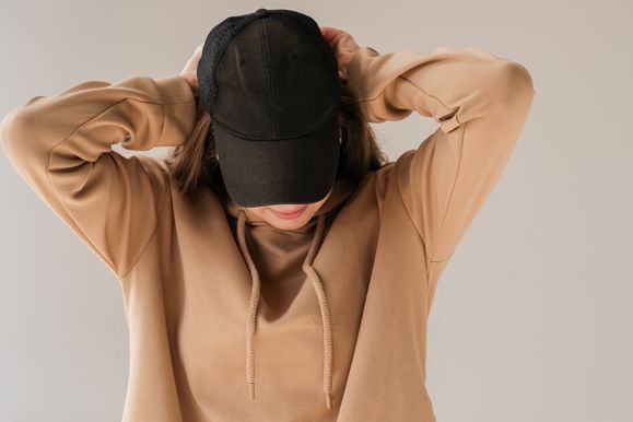 Ingin mencuci topi tanpa harus merusak bentuk dan penampilannya? Coba ikuti langkah-langkah jitu ini.