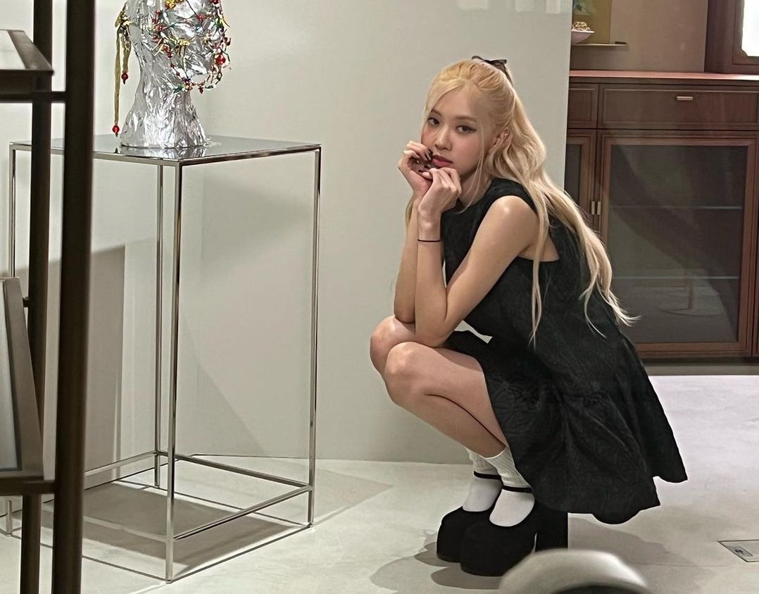 Berikut ini lima evolusi gaya fashion  Rosé BLACKPINK yang hari ini menginjak usia ke-26 tahun, simak ya!
