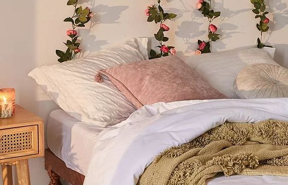 Ingin miliki kamar ala drama korea, berikut tips yang bisa kamu gunakan.
Salah satunya kurangi perabotan dalam kamar.
