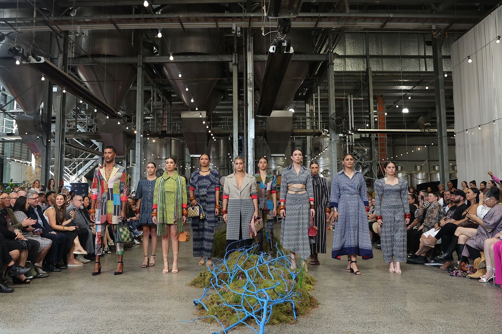 Karya fashion desainer Merdi Sihombing dengan koleksi Ulos Sitolu Huta berhasil pikat pencinta fashion dunia di Global Indigenous Runway 2023 