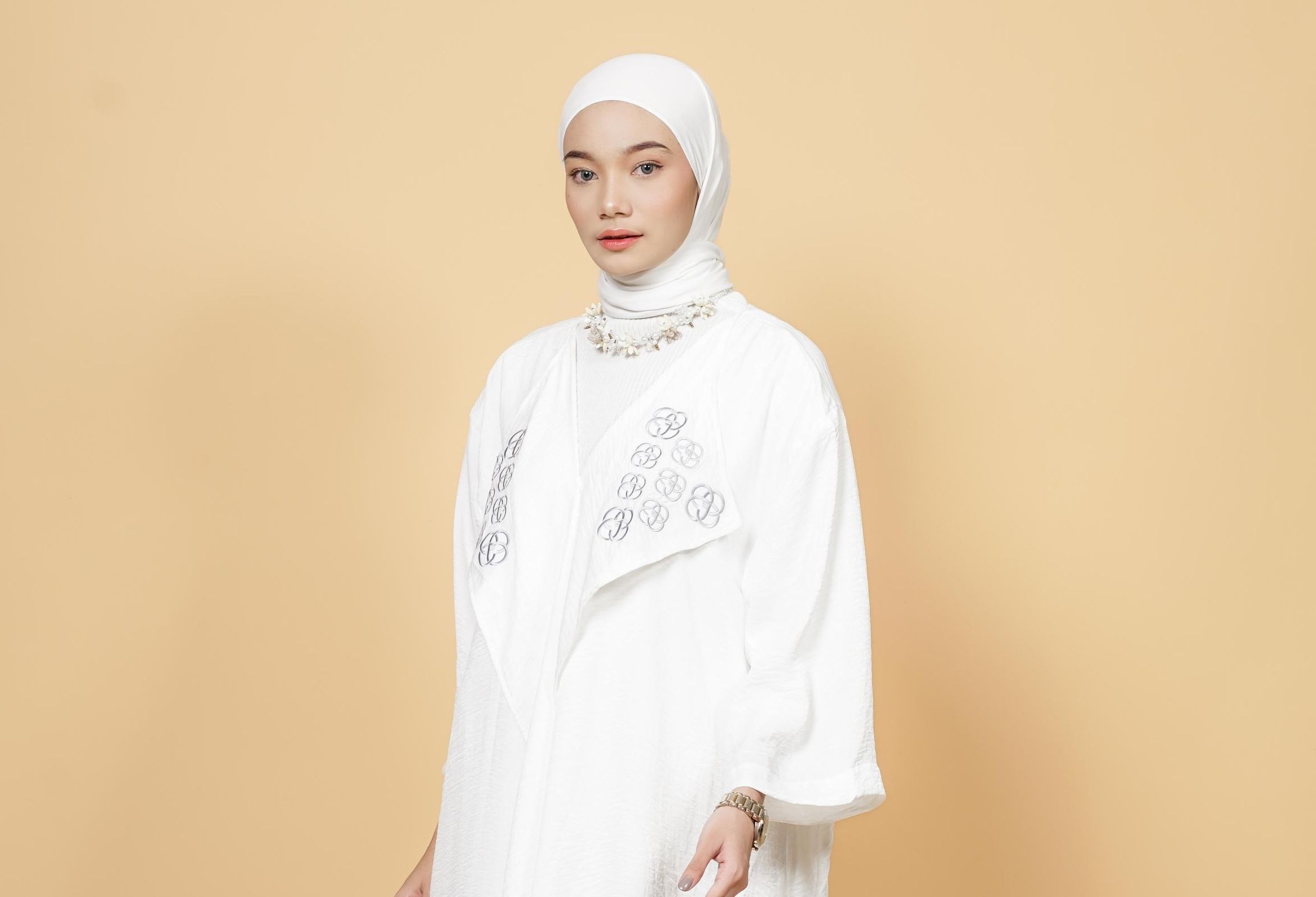 Ingin tetap stylist dan sopan saat Lebaran 2024? Baju Lebaran 2024 Raya Collection oleh Fabrica Project ini bisa jadi referensi yang cocok.