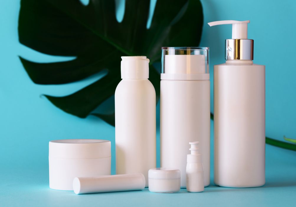 Sebagai pengguna skincare, tentu menyisakan sampah kemasan yang tidak terpakai lagi. Simak, berikut cara mengolah sampah skincare yang tepat.