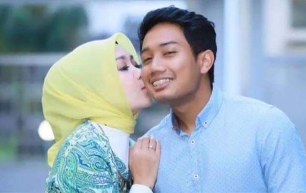 Direncanakan tiba di Indonesia pada Minggu (12/06/2022), Atalia Praratya ikut jemput jenazah Eril di Bandara Soekarno Hatta. 