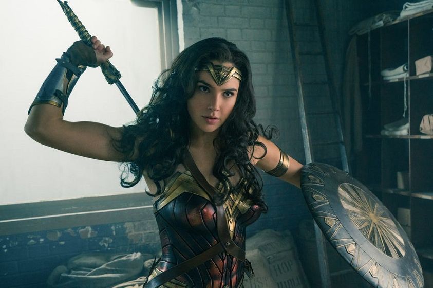 Setelah seharian lelah akan berbagai aktivitas, self care adalah kegiatan yang bisa kamu lakukan sebelum tidur, seperti yang dilakukan Gal Gadot. 