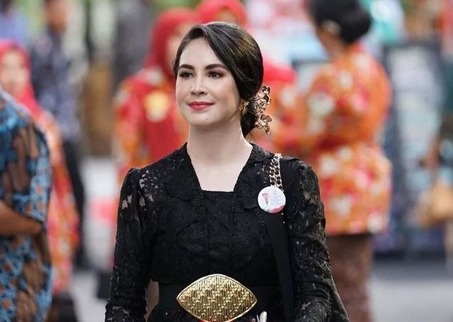 Profil dan biodata Arumi Bachsin, artis sekaligus istri Wakil Gubernur Jawa Timur Emil Dardak yang juga Ketua Penggerak PKK Jatim.