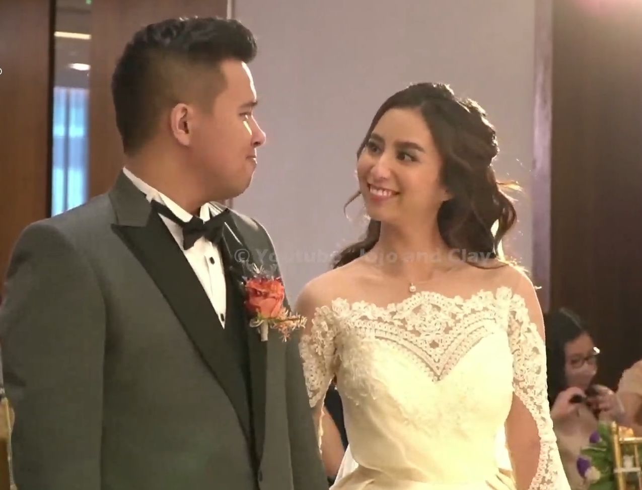 Pasangan Clairine Clay dan Joshua Suherman telah melangsungkan pernikahannya pada Rabu (22/12/2021). 