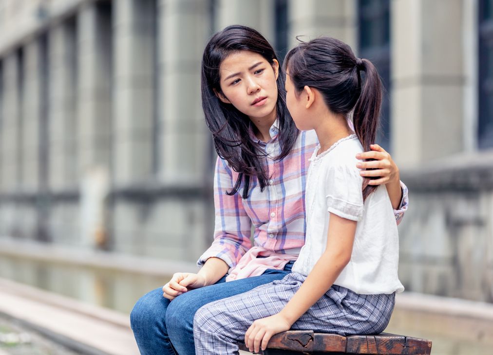 Bullying pada anak tentu menjadi kabar yang sangat menyakitkan bagi orang tua. Yuk, simak cara mendampinginya!
