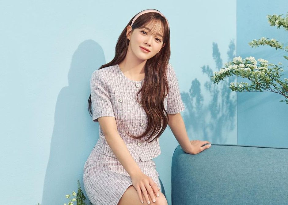Aktris Korea Kim Sejeong telah wara-wiri di sejumlah judul drakor, seperti A Business Proposal hingga Today's Webtoon. Ini dia profil Kim Sejeong.