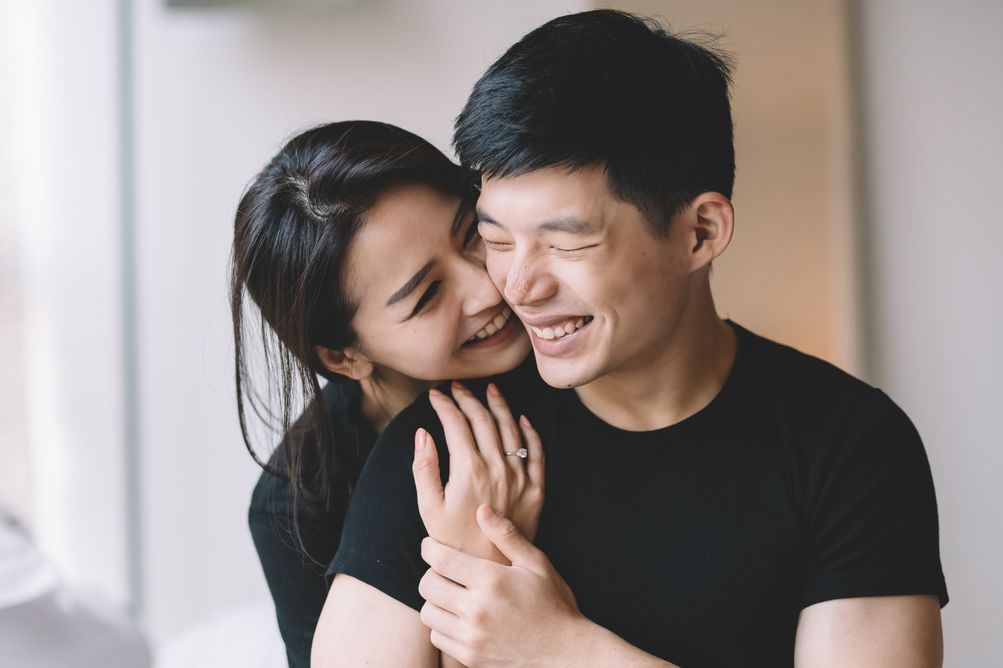Keintiman hubungan tak datang begitu saja, tapi harus diperjuangkan kedua belah pihak. Inilah 4 cara sederhana untuk meningkatkan keintiman hubungan.