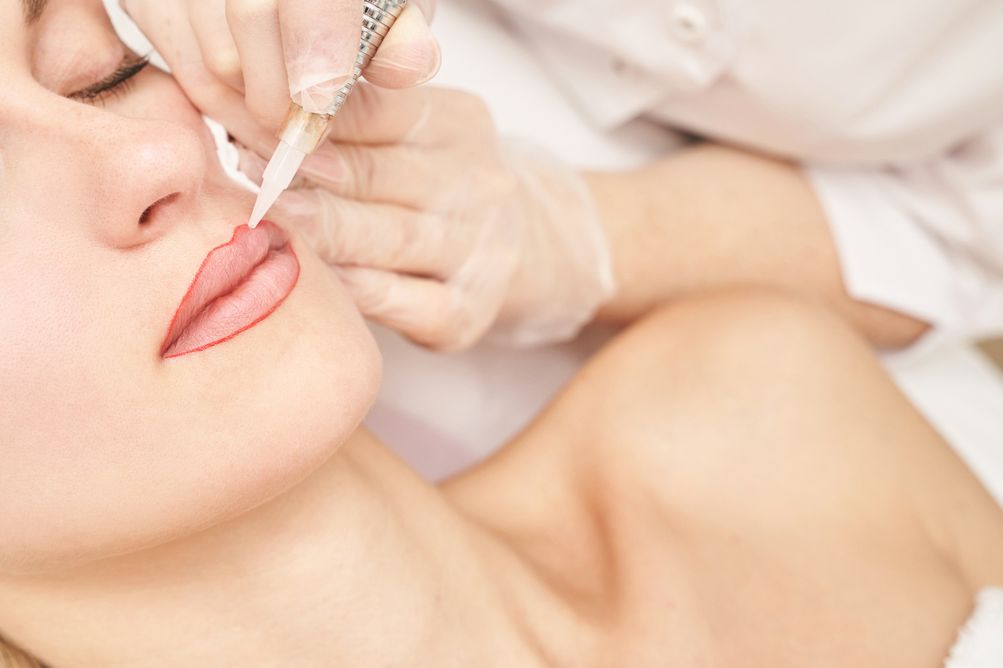 Berikut ini 4 fakta tengan sulam bibir yang viral di TikTok, pastinya membuat penampilan bibir jadi lebih cantik