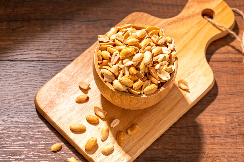 Kacang bawang selalu jadi camilan andalan saat lebaran tiba. Yuk, simak ini 6 tips memasak mudah kacang bawang gurih berikut ini.