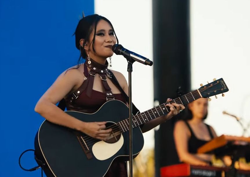 NIKI tampil sebagai penyanyi perempuan Indonesia pertama di festival musik Coachella pada Jumat (15/4/2022) waktu setempat. 