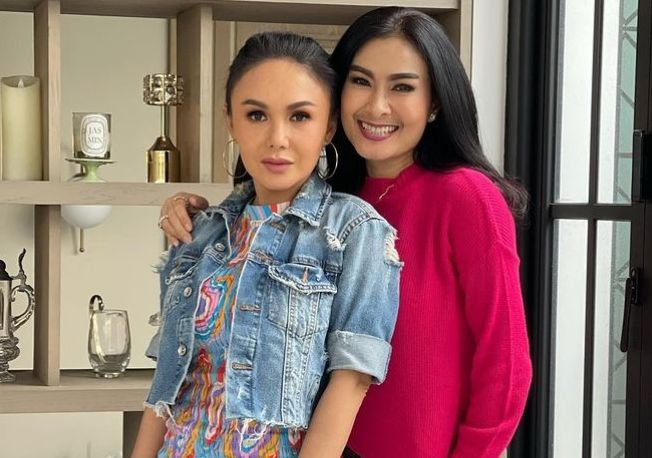 Bersahabat selama 30 tahun, Yuni Shara dan Iis Dahlia bagikan momen pertama kali mereka bertemu dan menjadi sahabat.