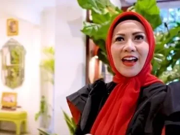 Mengenal lebih dekat sosok Venna Melinda yang merupakan Puteri Indonesia 1994 dan mantan politisi. Simak perjalanan kariernya!