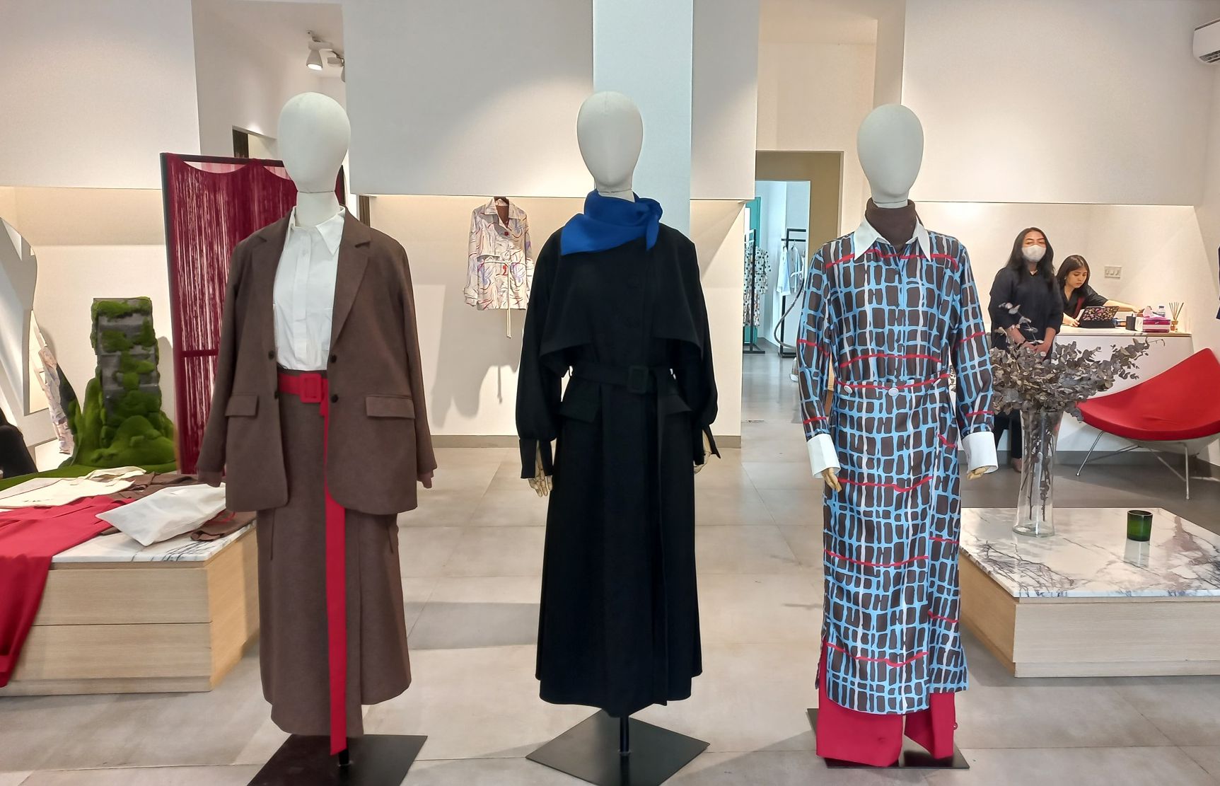 Berikut ini tips mix and match modest wear, dari desainer, cocok bagi Kawan Puan yang ingin tampil lebih sopan