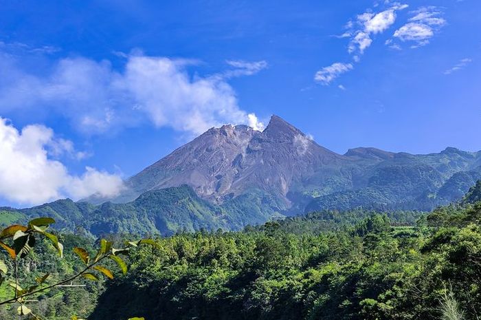 Gunung Merapi Muntahkan Awan Panas Sejauh 1.200 Meter, Kini Status ...