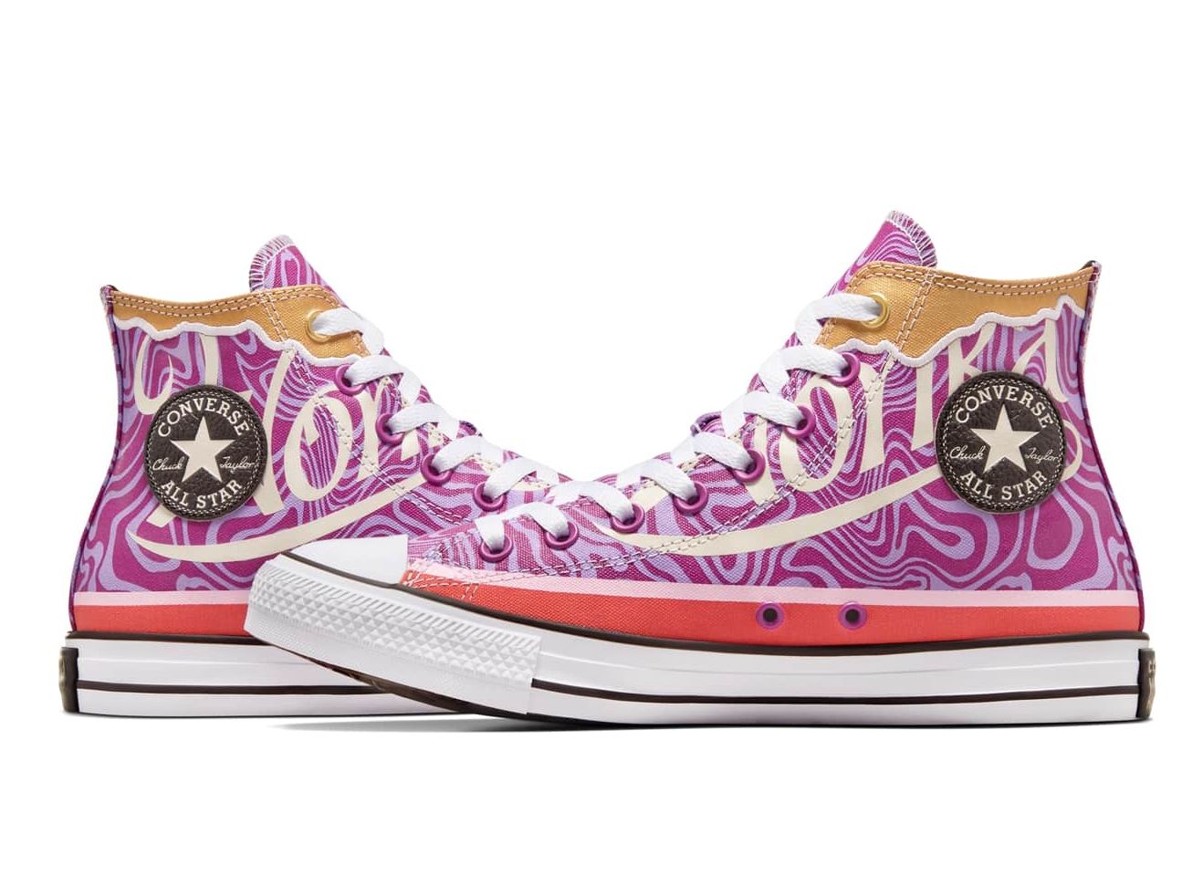 Berikut ini rekomendasi sneakers Converse x Wonka dengan sentuhan gulali hingga cokelat, cocok dijadikan kado natal.