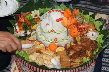Tips membentuk wortel sebagai hiasan untuk nasi tumpeng