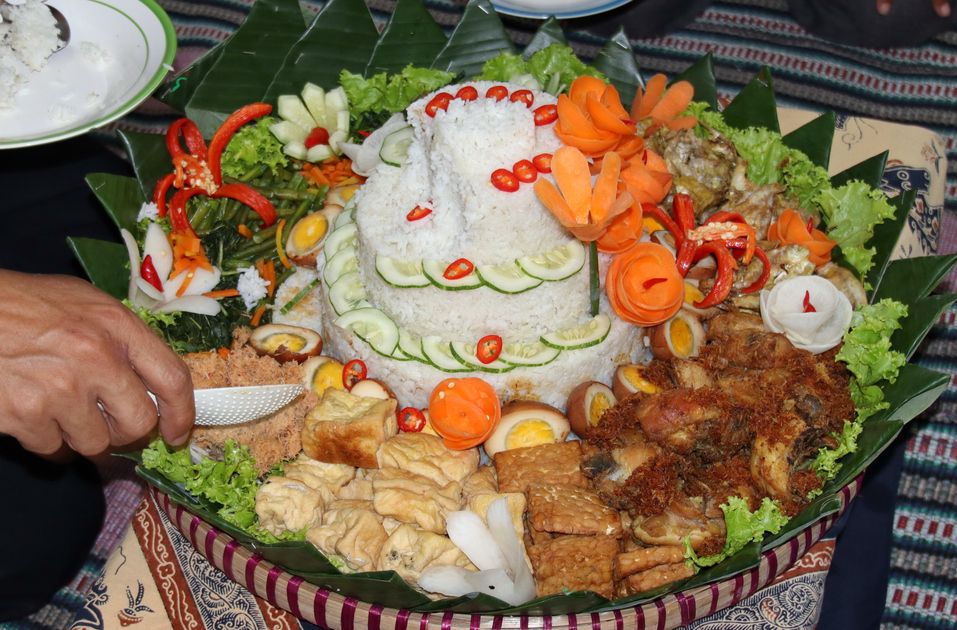 Berikut tiga tips memotong wortel agar lebih estetik dan bisa jadi hiasan untuk nasi tumpeng, simak selengkapnya!