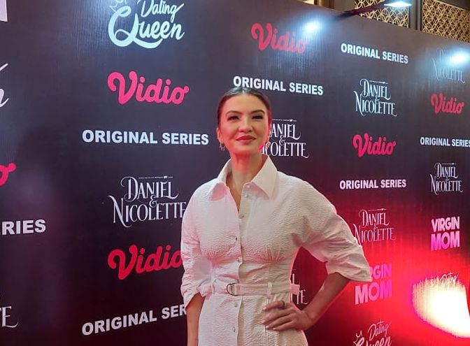 Aktris Raline Shah kembali berakting setelah 2,5 tahun pandemi dalam serial Dating Queen. Ternyata ini alasannya kembali!