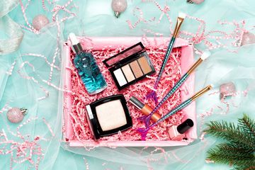 5 Rekomendasi Makeup Package, Hadiah Valentine untuk Sahabat ...