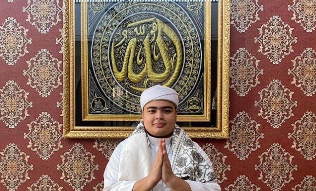 Ameer dikabarkan menderita pneumonia. Berikut ini sederet obat alami untuk meredakan gejala pneumonia. Simak, ya!