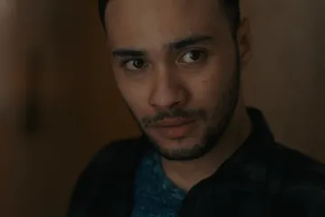 Debut horor Refal Hady di film Perempuan Bergaun Merah.