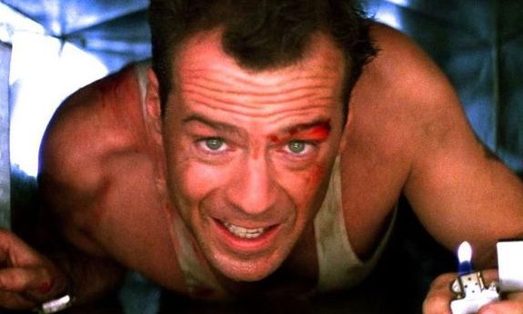 Aktor Hollywood ternama Bruce Willis pensiun dari dunia akting setelah divonis mengidap penyakit aphasia, ini 5 film terbaiknya.