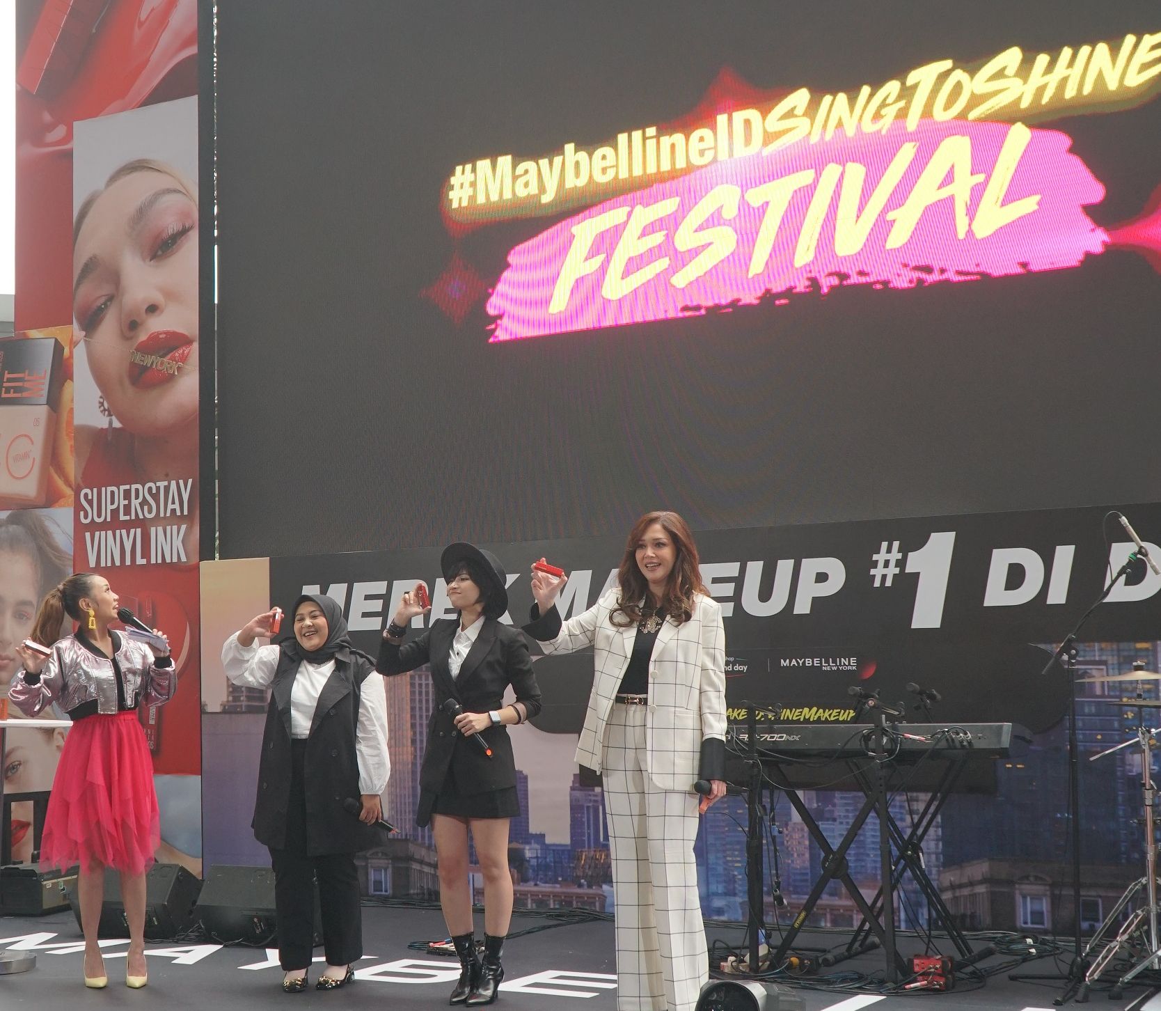 MaybellineSingtoShine Festival jadi acara untuk merayakan makeup dan festival musik, yuk cari tahu aktivitasnya.