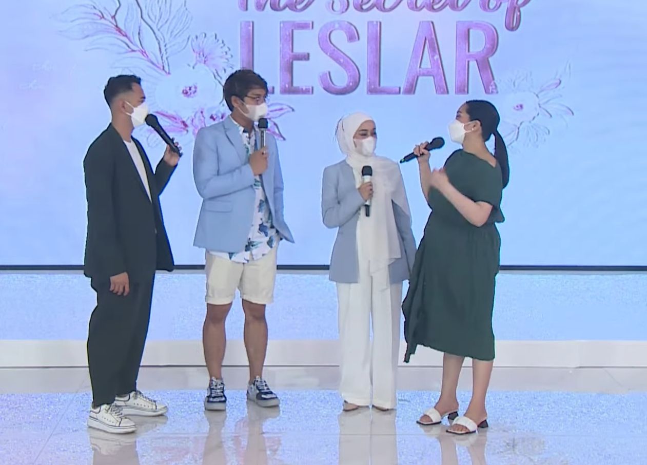 Kabar bahagia tengah datang dari pasangan Rizky Billar dan Lesty Kejora. Billar umumkan bahwa Lesty tengah hamil pada Selasa (21/9/2021). 