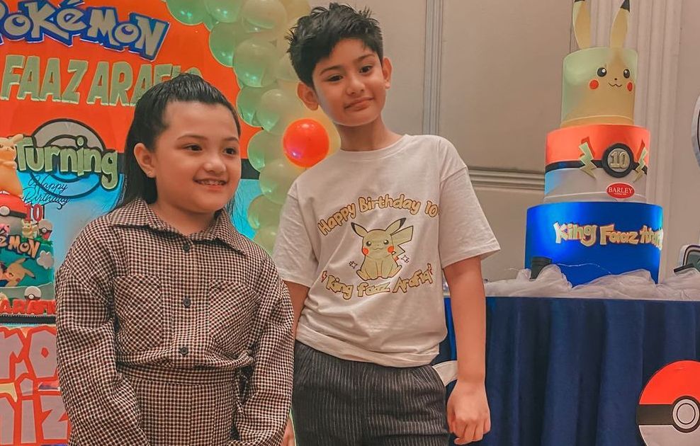 Perilaku lembut dan sopan King Faaz kepada Arsy kini menjadi sorotan netizen.
Ternyata begini cara Sonny dan Fairuz ajarkan Faaz menghargai perempuan.