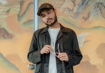 Rapper pendatang baru Kara Chenoa merilis lagu Shoe pada 1 Juli lalu. Dalam wawancara eksklusif Parapuan, Kara menceritakan lagu tersebut.