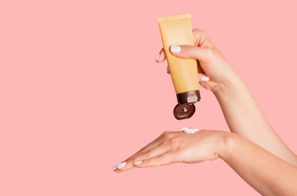 Mampu menjaga kulit tetap sehat dan terlindungi, simak rekomendasi sunscreen serum yang bisa bantu merawat kulit.