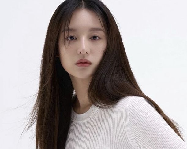 Berita terpopuler Trending Topic soal sinopsis film Single in Seoul, jadwal tayang film Dua Hati Biru, dan Kim Ji Won di drama Korea Queen of Tears.