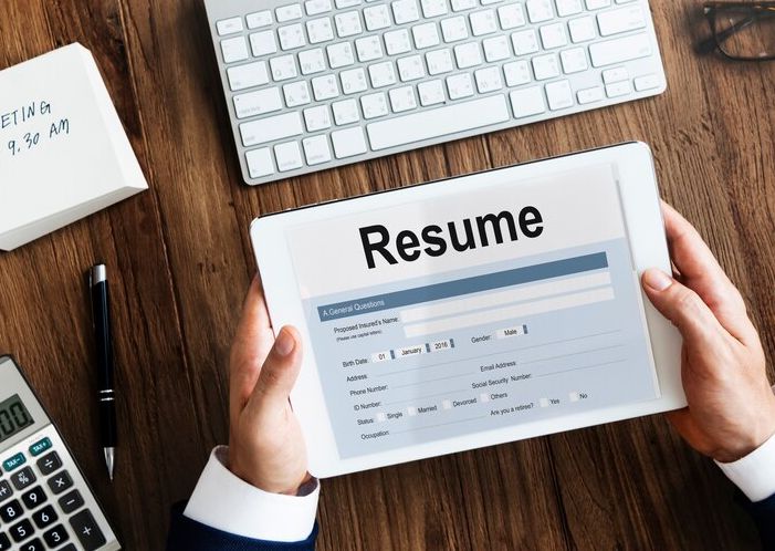 Sebelum mencantumkan referensi di resume untuk melamar lowongan kerja, pahami dulu plus minusnya berikut ini!
