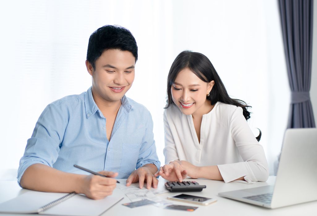 Pasangan yang akan menikah perlu membahas soal financial check up agar situasi keuangan aman di masa depan. Ini topik yang bisa kamu bicarakan!