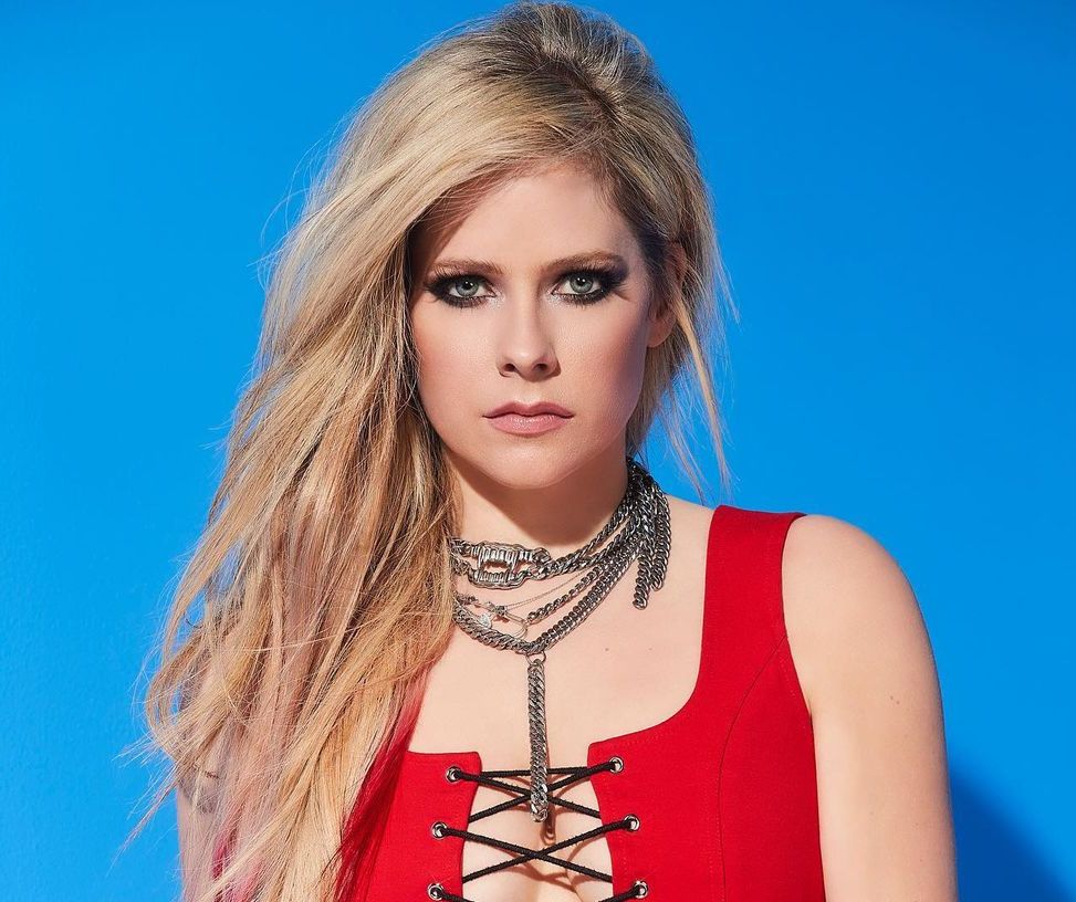 Kabar baik datang dari penyanyi pop-punk Avril Lavigne. Pasalnya ia akan merilis ulang album Let Go dalam rangka 20 tahun debutnya!