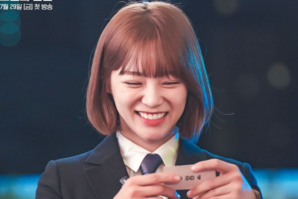 Intip potret Kim Sejeong jadi seorang editor webtoon dalam rilis foto terbaru drakor Today's Webtoon produksi SBS.