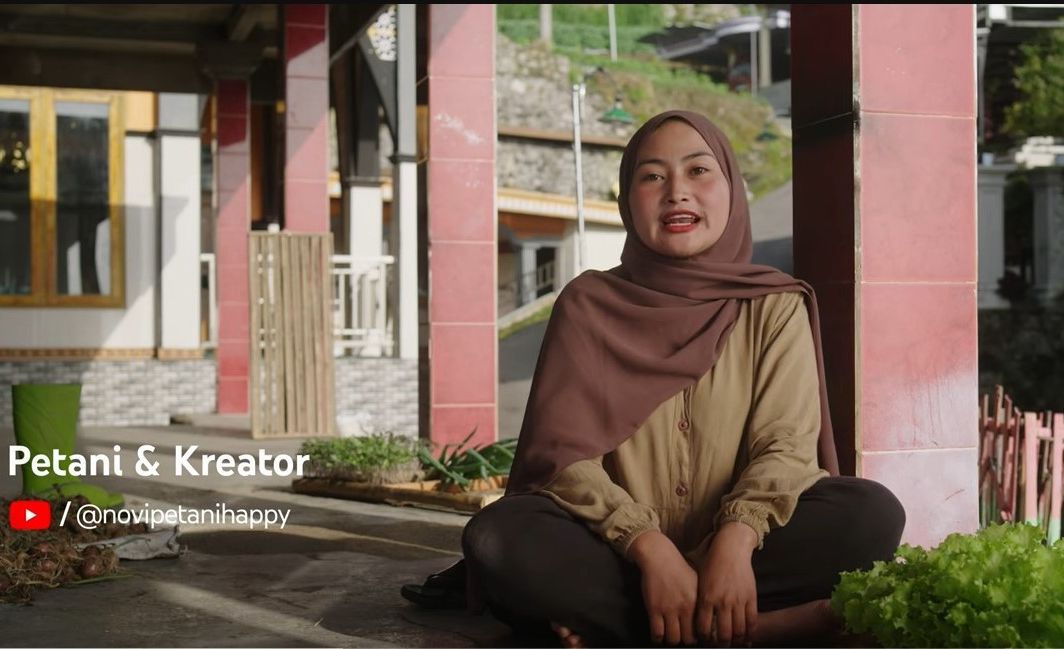 Dulunya penyanyi dangdut dengan bayaran Rp200 ribu, Novi Listiana kini sukses jadi petani di Boyolali sekaligus content creator Novi Petani Happy.